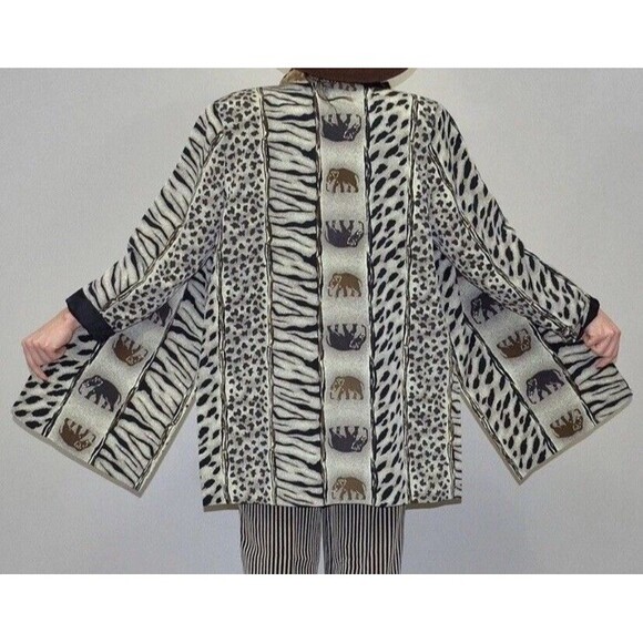 Women's Black and Gray Patterned Blazer - Picture 3 of 10